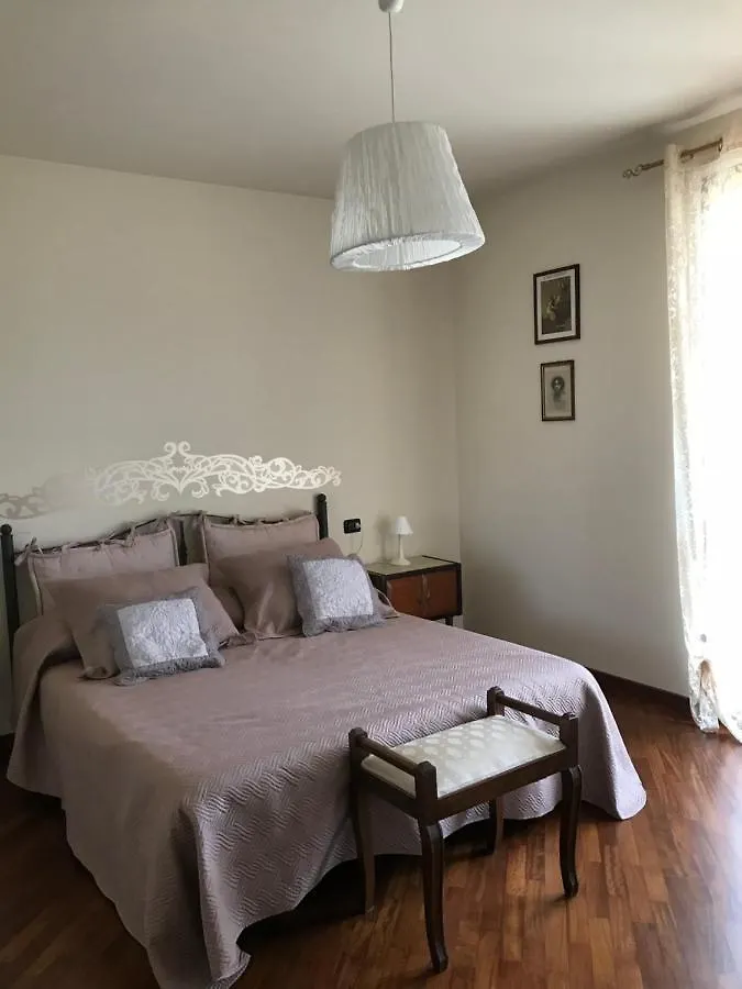 B&B Margherita Villongo SantʼAlessandro 0*,